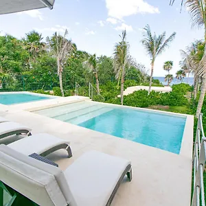 Casa Blanca By The Caribbean Sea Apartment